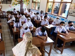 PTM 10 SMA dan SMK di Sumut Disetop Gegara Ratusan Siswa-Guru Positif Corona PTM 10 SMA dan SMK di Sumut Disetop Gegara Ratusan Siswa-Guru Positif Corona