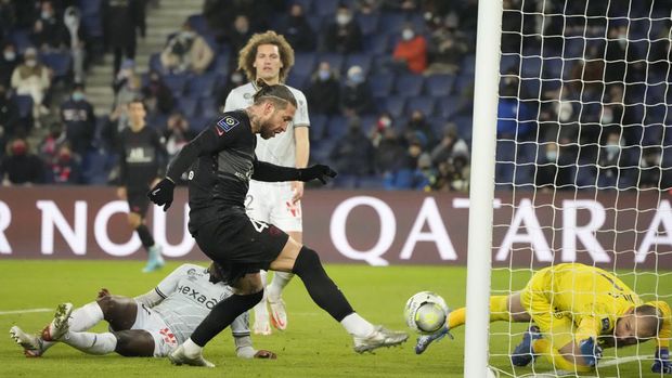 PSG's Sergio Ramos scores his side's second goal during the French League One soccer match between Paris Saint Germain and Reims at the Parc des Princes in Paris, Sunday, Jan. 23, 2022. (AP Photo/Francois Mori)