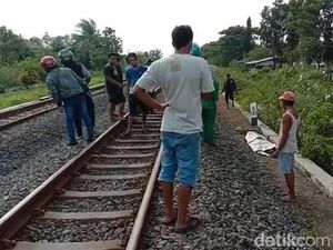 Dua Pelajar Lamongan Tewas Tertabrak KA di Perlintasan Tanpa Palang Pintu