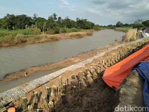 Rumah Kena Longsor Tanggul Citarum, Warga Harap Pemerintah Ganti Rugi Rumah Kena Longsor Tanggul Citarum, Warga Harap Pemerintah Ganti Rugi