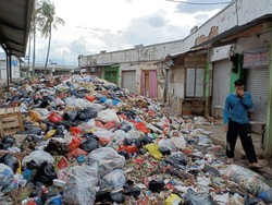 Ini Langkah Pemkab Bandung Atasi Tumpukan Sampah di Pasar Sehat Cileunyi
