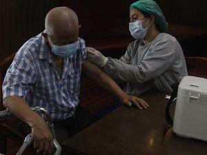 Vaksinasi Booster untuk Lansia Terus Dikebut