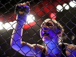 Vanessa Raih Kemenangan Perdana di UFC Usai Pensiun dari Dunia Striptease