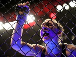 Vanessa Raih Kemenangan Perdana di UFC Usai Pensiun dari Dunia Striptease