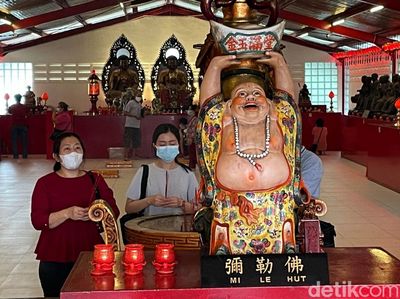 Saat Doa dan Harapan Terucap di Wihara Dharma Bakti Jakarta