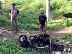 Aksi Konyol Maling di Sukabumi Bakar Motor Curiannya