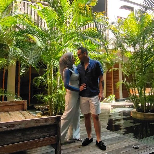 Venna Melinda dan Ferry Irawan pamer kemesraan di Bali sambil urus persiapan pernikahan mereka. Yuk intip potretnya!