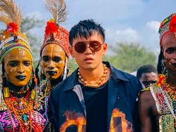 3 Kontroversi Arnold Putra, Terbaru Baju Pemuda Pancasila di Pekan Mode Paris