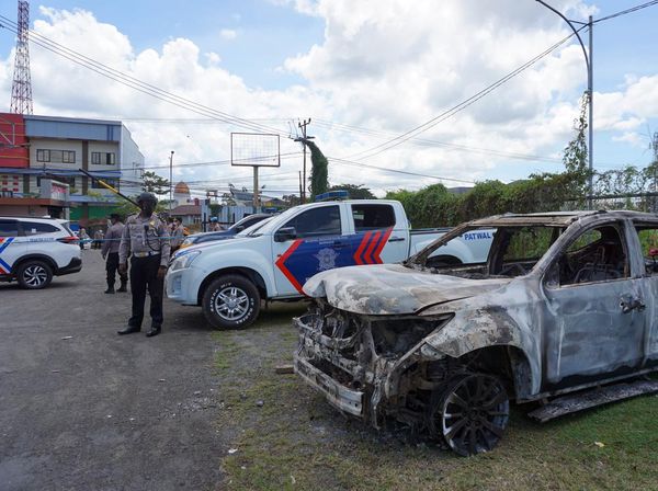 Sisa Bentrok Maut di Sorong, Tempat Karaoke Dibakar, Belasan Orang Tewas