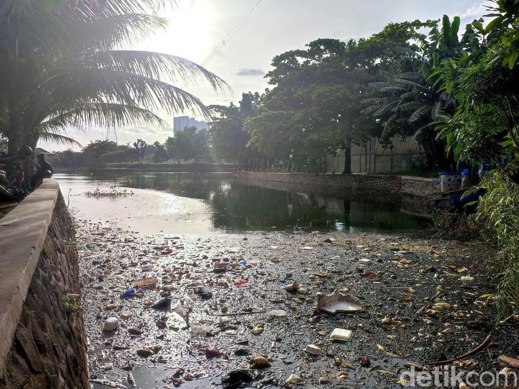 Disorot Bupati, Begini Kondisi Situ Citongtut Diduga Tercemar Limbah Pabrik Disorot Bupati, Begini Kondisi Situ Citongtut Diduga Tercemar Limbah Pabrik