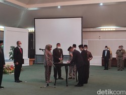 Bupati Bogor Lantik Sejumlah Kepala Dinas: Anda Pelayan Warga, Bukan Dilayani