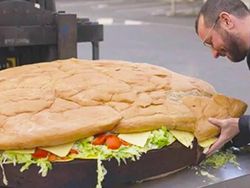 Wow! Ini Burger Vegan Terbesar di Dunia, Beratnya 162 Kg