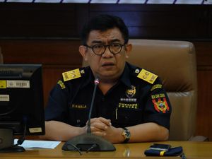 Respons Bea Cukai soal Viral Kaesang-Erina Turun dari Pesawat Langsung Naik Mobil Respons Bea Cukai soal Viral Kaesang-Erina Turun dari Pesawat Langsung Naik Mobil