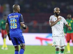 Comoros dengan 10 Pemain dan Kiper Dadakan Sulitkan Kamerun Comoros dengan 10 Pemain dan Kiper Dadakan Sulitkan Kamerun