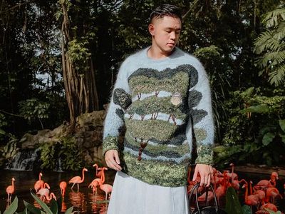 9 Gaya Desainer Kontroversial Arnold Putra, Pakai Seragam Pemuda Pancasila