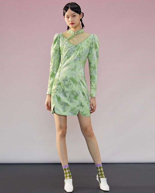 Gaya cheongsam modern untuk outfit Imlek/@mukzin_official