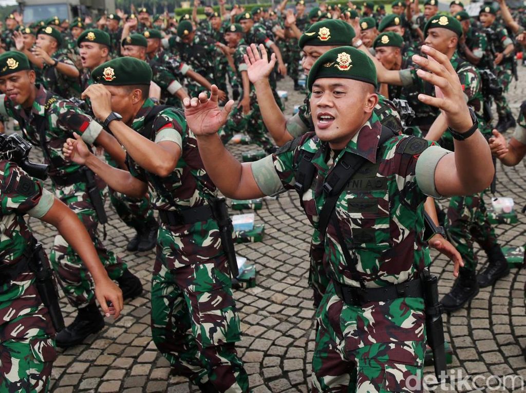 Gaya Yel-yel TNI AD Usai Apel Pasukan, Kompak Banget !