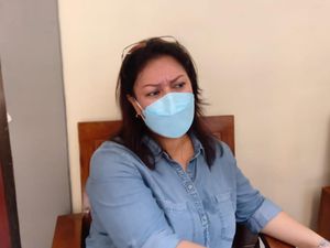Ibu di Tangerang Ungkap Alasan Seret Anak ke Pengadilan Gegara Jual Kulkas Ibu di Tangerang Ungkap Alasan Seret Anak ke Pengadilan Gegara Jual Kulkas