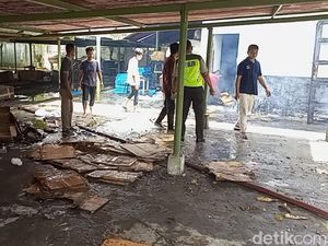 Pabrik Wig di Kulon Progo Kebakaran, Karyawan Berhamburan Pabrik Wig di Kulon Progo Kebakaran, Karyawan Berhamburan