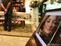 Maura Magnalia Tengah Urus Wisuda S2 Sebelum Meninggal