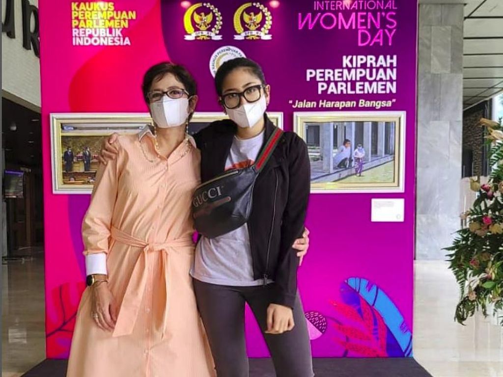 Putri Nurul Arifin soal Tato dan Piercing: Jadi Anak Politisi Tak Gampang Putri Nurul Arifin soal Tato dan Piercing: Jadi Anak Politisi Tak Gampang