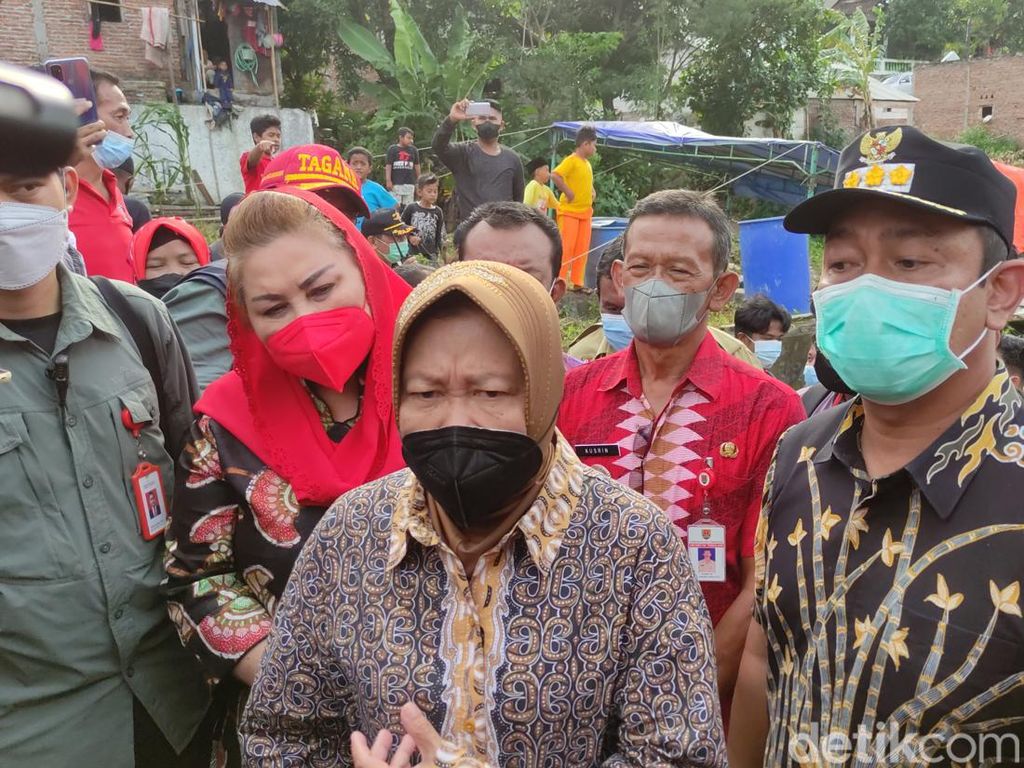 Risma Datangi Korban Longsor Semarang, Beri Pesan Ini ke Kepala Daerah