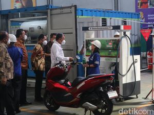 Menteri ESDM Tinjau Inovasi Bensin Berbahan Sawit di Kudus