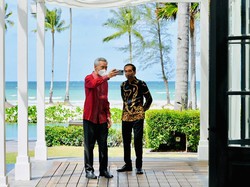 Momen Hangat Swafoto Jokowi-PM Singapura di Bintan