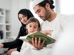 8 Amalan Sunnah di Hari Jumat: Perbanyak Sholawat-Membaca Surah Al Kahfi