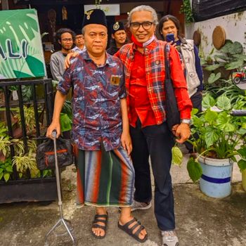 Penampilan Terbaru Ki Joko Bodo yang Lebih Kurus dan Pakai Tongkat
