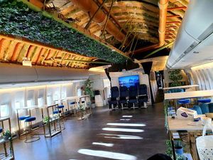 Daripada Nganggur Tak Ada Penumpang, Pesawat Diubah Jadi Bar