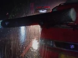 Pohon Tumbang Timpa Angkot Rombongan Pelayat di Pekalongan