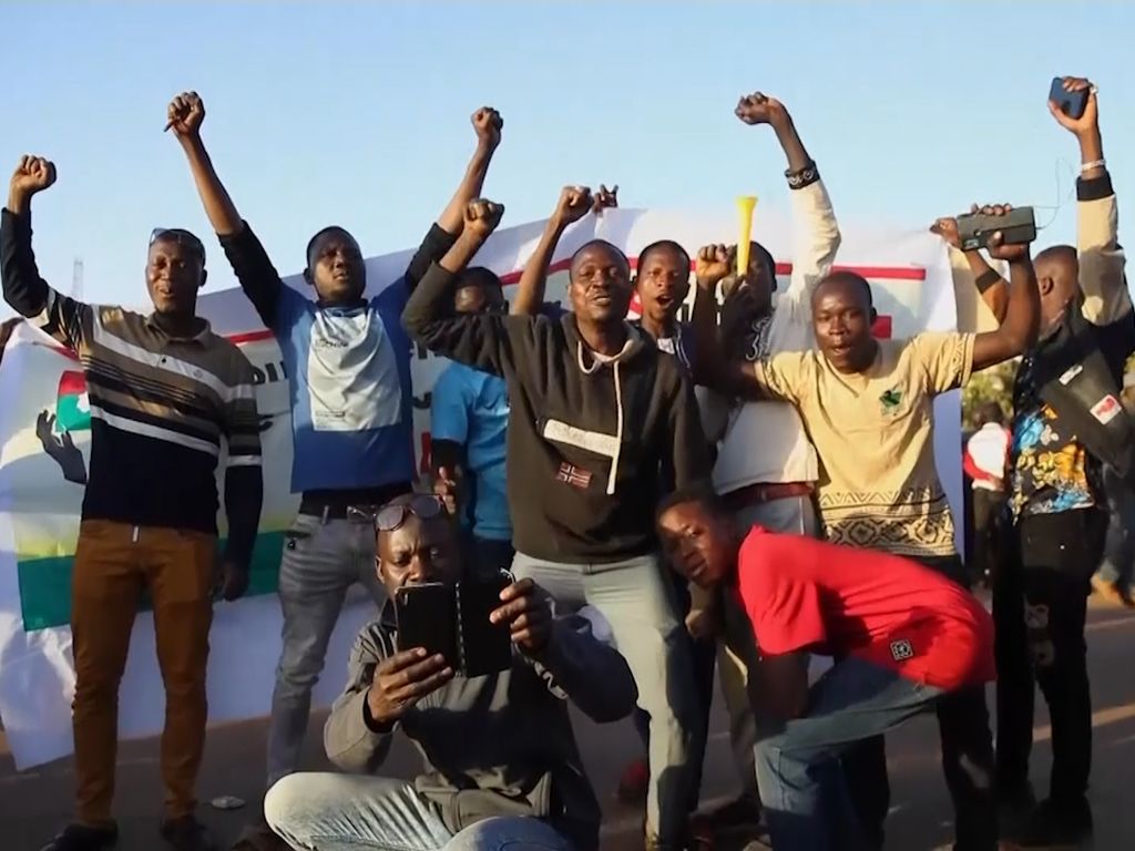 Pesta Pora Rakyat Burkina Faso setelah Presiden Dikudeta