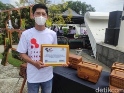Keren Euy! Radio Vintage Karya Anak Muda Cianjur Jadi Merchandise GP-G20