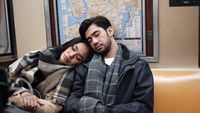 7 Pesona Reza Rahardian Jadi Suami Idaman Hingga Paling Dibenci Netizen