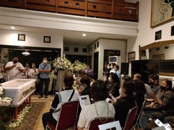 Suasana Haru Misa Requiem di Rumah Duka Maura Magnalia