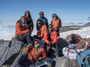 Ini Tim Berkulit Hitam Pertama yang akan Mendaki Gunung Everest