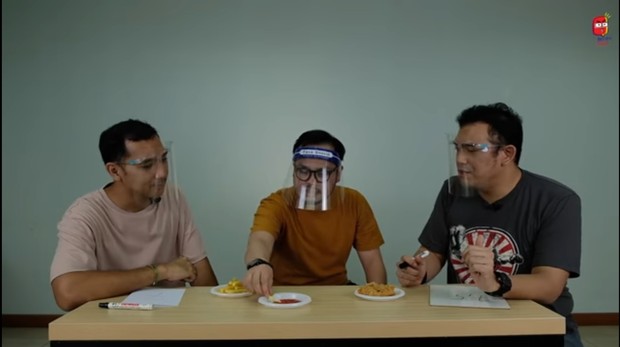 Tim Review Mulu memberikan pendapat dan penilaian/Foto: Youtube/Review Mulu Tim Review Mulu memberikan pendapat dan penilaian/Foto: Youtube/Review Mulu