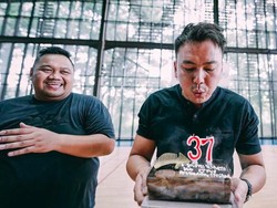 Ulang Tahun Beda Wijaya Saputra Tanpa Gisel