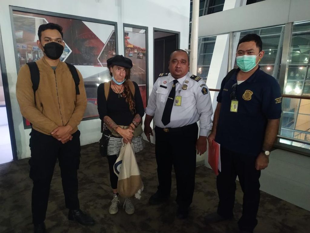 WN Belanda yang Salahgunakan Izin Tinggal Lansia Dideportasi dari Bali WN Belanda yang Salahgunakan Izin Tinggal Lansia Dideportasi dari Bali