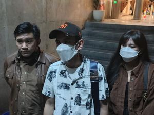 Adam Deni Tantang Pengacara Jerinx Lapor Polisi soal Tuduhan Peras Rp 10 M Adam Deni Tantang Pengacara Jerinx Lapor Polisi soal Tuduhan Peras Rp 10 M