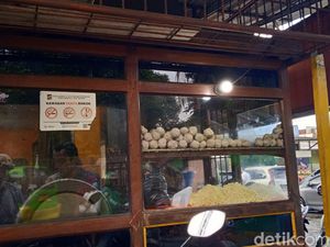 Nikmatnya Bakso Rudal Rp 18 RIbuan di Warung Bakso Pak H. Mien