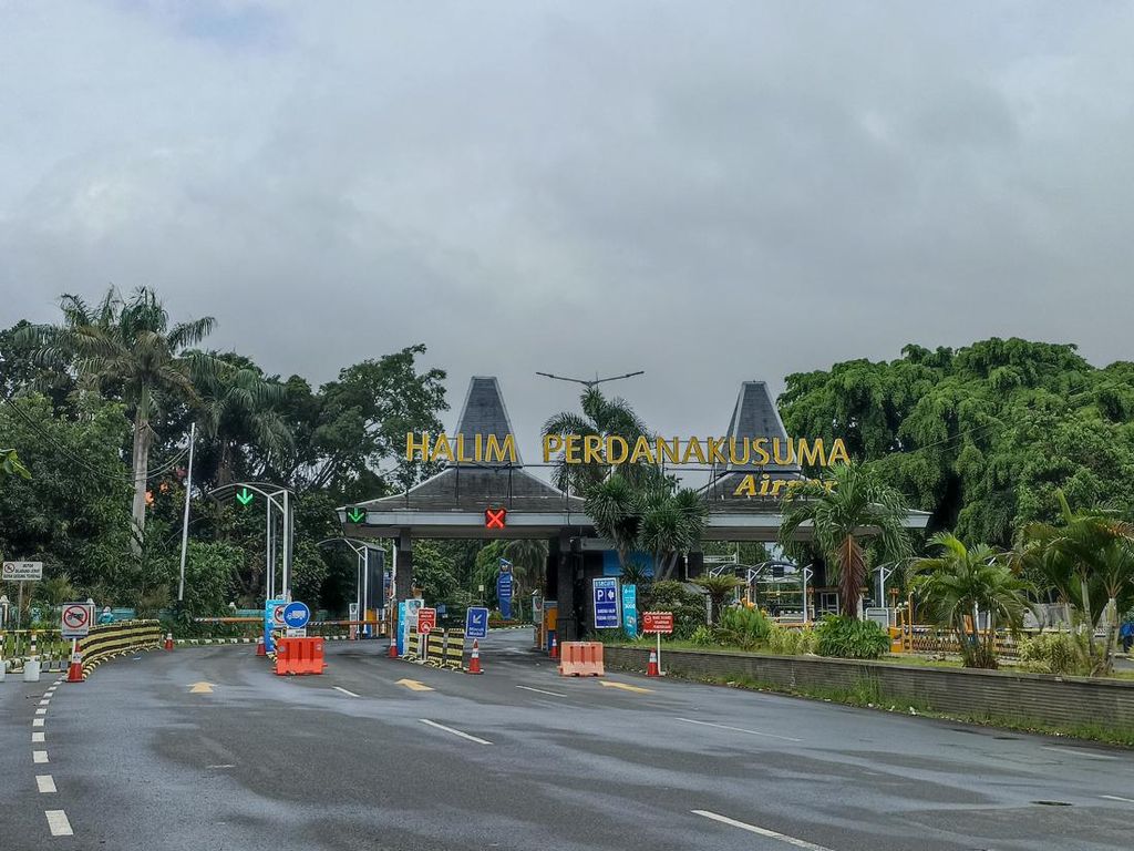 Bandara Halim Perdanakusuma Ditutup Sementara, Masih Ada Penumpang Kecele Bandara Halim Perdanakusuma Ditutup Sementara, Masih Ada Penumpang Kecele