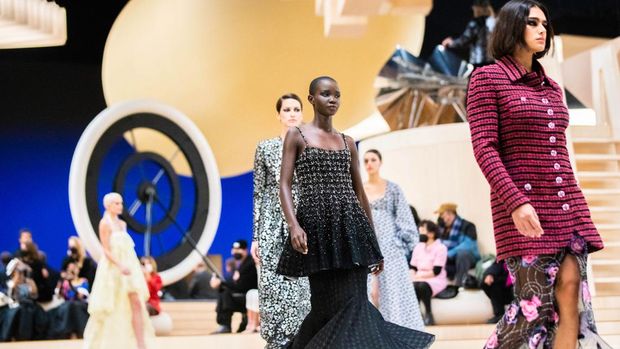The Spring-Summer 2022 Haute Couture Show. Arsip Foto Chanel