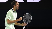 Australian Open 2022: Medvedev Lolos dari Lubang Jarum, Maju ke Semifinal
