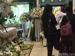 Kondisi Terkini Rumah Duka Maura Magnalia, Pelayat Terus Berdatangan