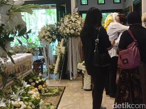 Kondisi Terkini Rumah Duka Maura Magnalia, Pelayat Terus Berdatangan Kondisi Terkini Rumah Duka Maura Magnalia, Pelayat Terus Berdatangan