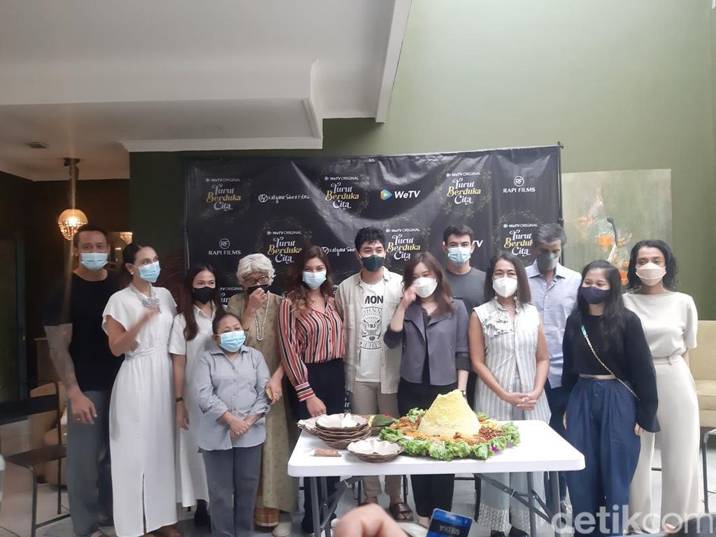 Produser Ingin Turut Berduka Cita Mengulang Kesuksesan Seperti Film Arisan Produser Ingin Turut Berduka Cita Mengulang Kesuksesan Seperti Film Arisan