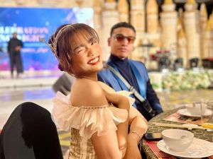 10 Pesona Fuji saat Hadiri Acara Kosmetik, Tampil Anggun Bak Princess