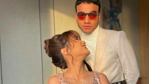 Foto: Penampilan Glamour Fuji dengan Gaun & Fadly Pakai Jas, Dikira Pacaran